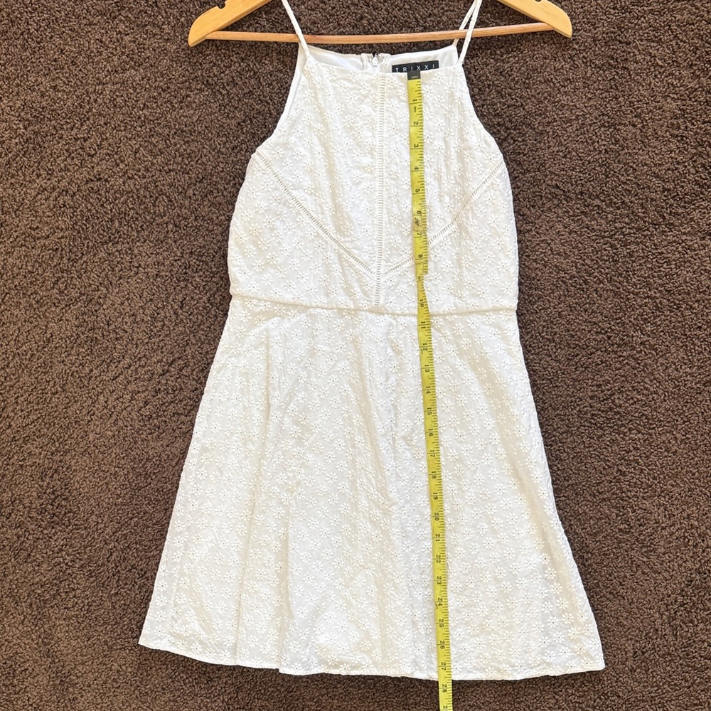 Elegant White Lace Dress